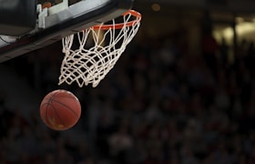 NBA季后赛精彩篮球比赛瞬间